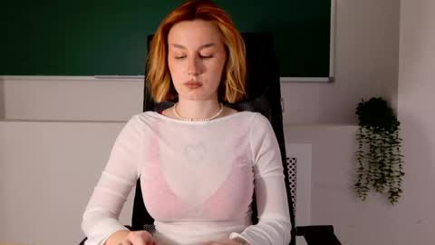 Claire online show from May 5, 3:15 pm