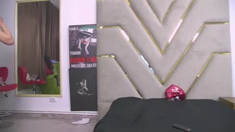 Snapshot of clara_jason chatting on October 28, 8:57 pm Mistress Clara online show from October 28, 8:57 pm