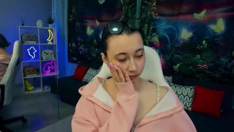 clarabenson online show from December 4, 8:31 pm