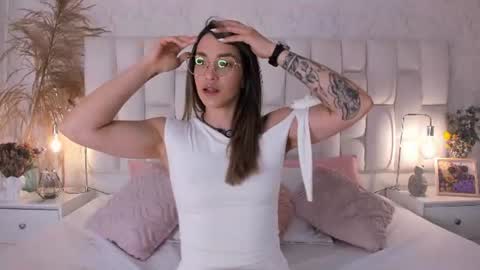 Clara del mar online show from June 19, 11:03 am