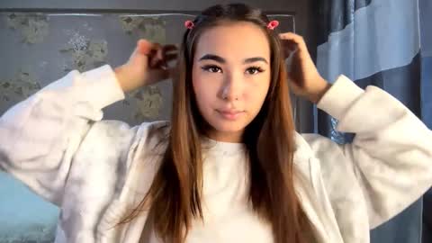 Snapshot of claribelatienza chatting on October 15, 8:17 am Yuna online show from October 15, 8:17 am