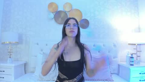 Snapshot of clarisse28 chatting on January 24, 8:11 pm Mistress Clarisse online show from January 24, 8:11 pm