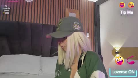 cleowhite_ online show from September 24, 6:23 am