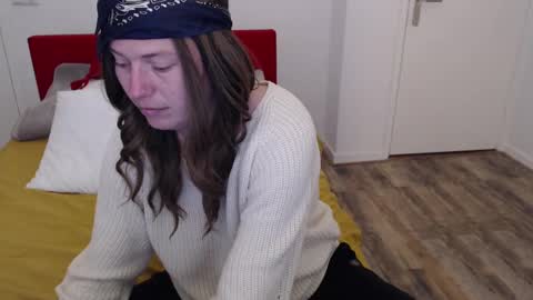 Syl  online show from February 26, 8:50 am