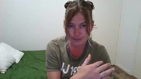 Syl  online show from July 28, 9:03 pm