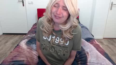 Syl  online show from March 6, 9:14 am