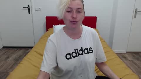 Syl  online show from February 17, 6:50 pm