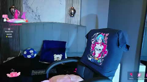 Cloe online show from June 25, 5:12 am