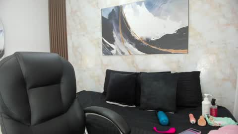 Cloe  online show from July 6, 2:44 pm