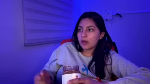 cloe small online show from July 22, 4:13 am