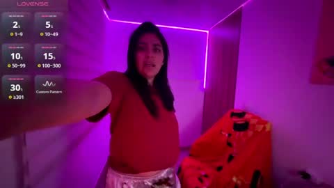 cloe small online show from July 24, 2:09 am