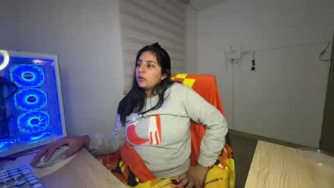 cloe small online show from July 21, 4:02 am
