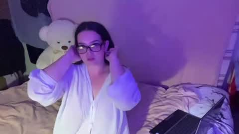 Melisa online show from August 4, 6:25 pm