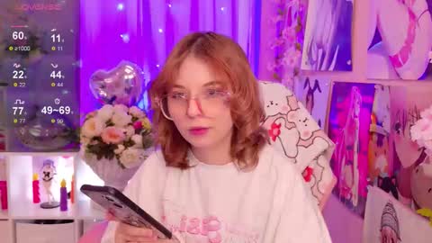 Mia online show from February 4, 8:45 pm