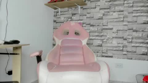 Snapshot of coffee_hot chatting on January 15, 5:15 pm laurita online show from January 15, 5:15 pm