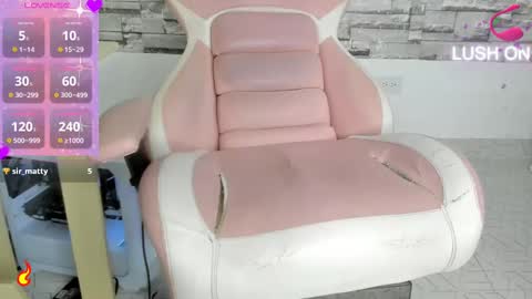 Snapshot of coffee_hot chatting on March 8, 5:19 pm laurita online show from March 8, 5:19 pm