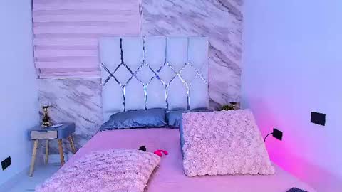 colett online show from June 18, 11:59 am