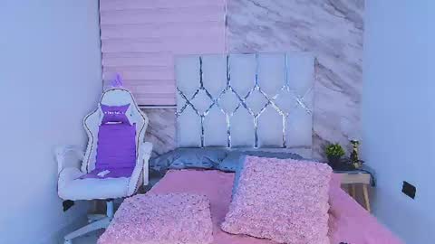 colett online show from July 4, 12:01 pm