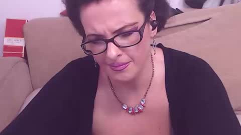 Snapshot of college_dream_bbw chatting on February 16, 4:21 pm Maddison online show from February 16, 4:21 pm