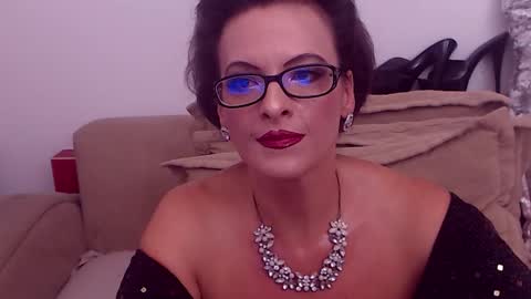 Snapshot of college_dream_bbw chatting on September 24, 7:02 pm Maddison online show from September 24, 7:02 pm