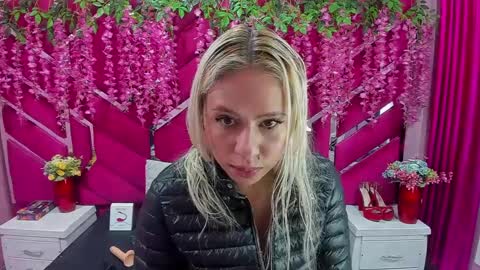 Snapshot of constansblonde chatting on January 7, 1:24 pm Constans online show from January 7, 1:24 pm