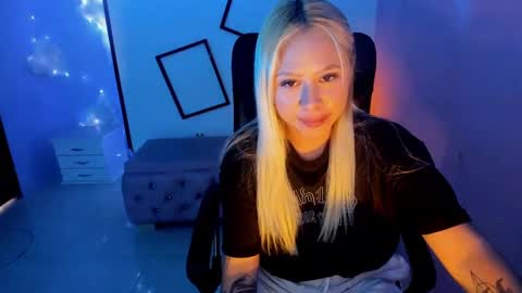 Snapshot of constansblonde chatting on September 22, 8:29 pm Constans online show from September 22, 8:29 pm