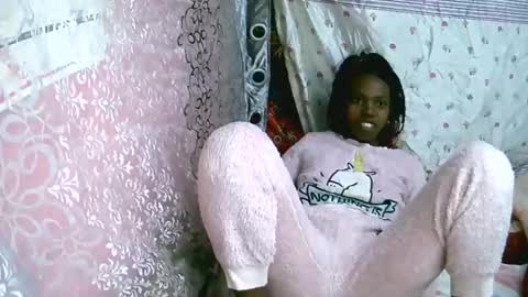 coquine_lara online show from April 22, 2:52 am