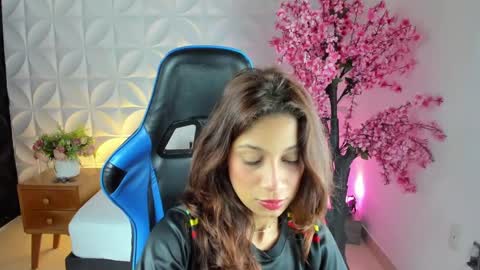 Snapshot of cora22_ chatting on January 31, 12:18 pm CORA online show from January 31, 12:18 pm