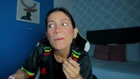 Snapshot of cora22_ chatting on October 1, 12:43 pm CORA online show from October 1, 12:43 pm
