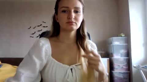 Snapshot of cora_fora chatting on October 3, 9:14 am cora_fora online show from October 3, 9:14 am