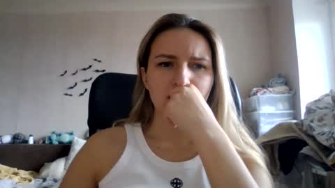 cora_fora online show from November 25, 11:23 am