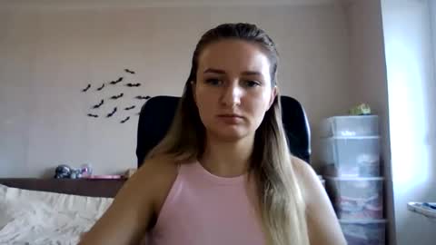 Snapshot of cora_fora chatting on October 9, 9:35 am cora_fora online show from October 9, 9:35 am