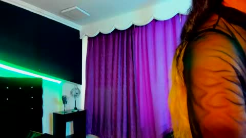 Snapshot of coral_gibson chatting on March 5, 12:22 pm Coral online show from March 5, 12:22 pm