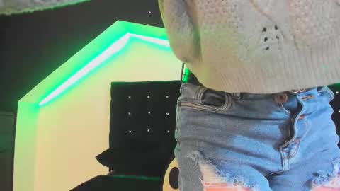 Snapshot of coral_gibson chatting on January 2, 11:52 am Coral online show from January 2, 11:52 am
