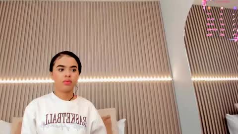 Snapshot of coralineross_ chatting on March 8, 11:24 am coralineross_ online show from March 8, 11:24 am