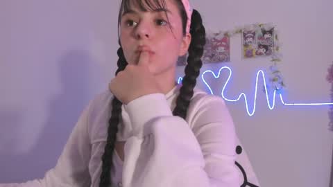 Coraline uwu     Bienvenidos al dulce mundo de Coraline    Hola amores soy Coraline  Una chica  tierna juguetona online show from May 2, 12:03 am