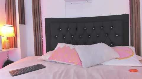 Coral Smith online show from April 29, 8:03 pm
