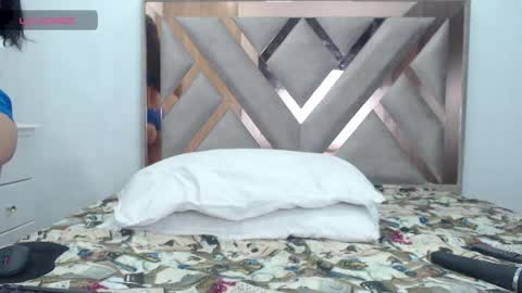 corina_smith28 online show from May 2, 11:08 pm