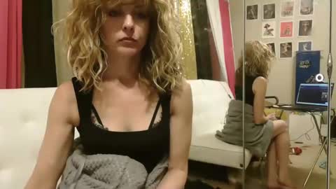 CorinneBijou online show from February 16, 7:37 am