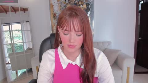 Snapshot of corinnerusso chatting on December 15, 5:31 pm Corinne Russo online show from December 15, 5:31 pm