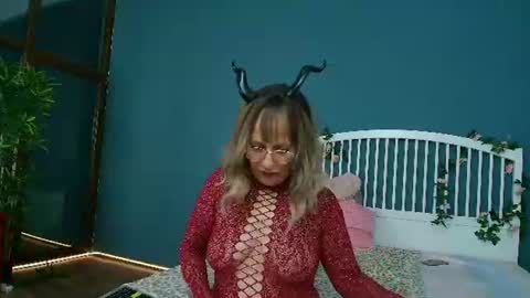 cougarmilf_ online show from June 14, 7:58 pm