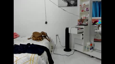 crapicorniohot3o online show from December 4, 12:18 pm