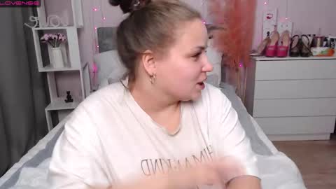 Crazyy Girl  online show from January 8, 3:27 pm