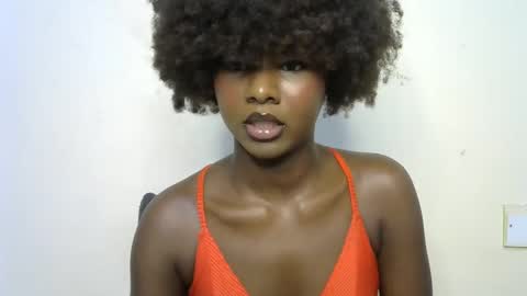 Snapshot of creamybabee chatting on March 2, 1:15 am queen online show from March 2, 1:15 am