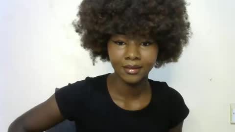 Snapshot of creamybabee chatting on January 12, 10:02 am queen online show from January 12, 10:02 am