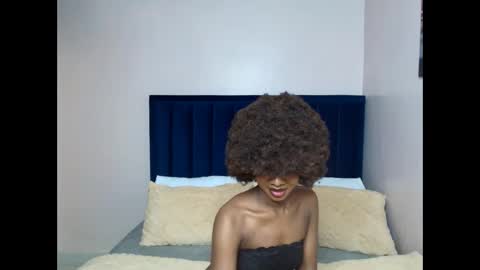 Snapshot of creamybabee chatting on October 8, 1:54 am queen online show from October 8, 1:54 am