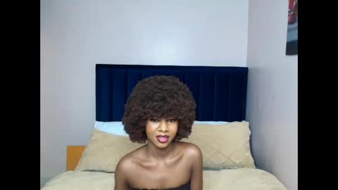 Snapshot of creamybabee chatting on October 5, 9:36 am queen online show from October 5, 9:36 am