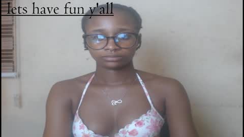 Snapshot of creamyxmuffin chatting on September 21, 9:52 am creamyxmuffin online show from September 21, 9:52 am