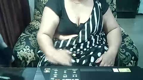 Snapshot of crezybhabihot chatting on September 24, 8:19 pm Sonika69 online show from September 24, 8:19 pm