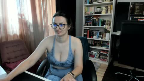 Twitter Christinne p online show from May 13, 9:15 am